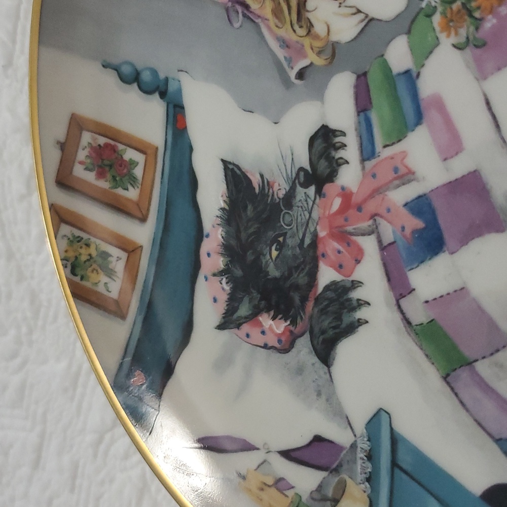 Decorative Little Red Riding Hood Plate - Picture 3 of 4